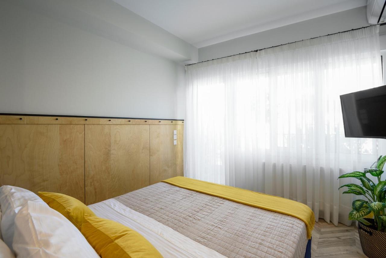 Athenian Sensations And In The Heart Of *