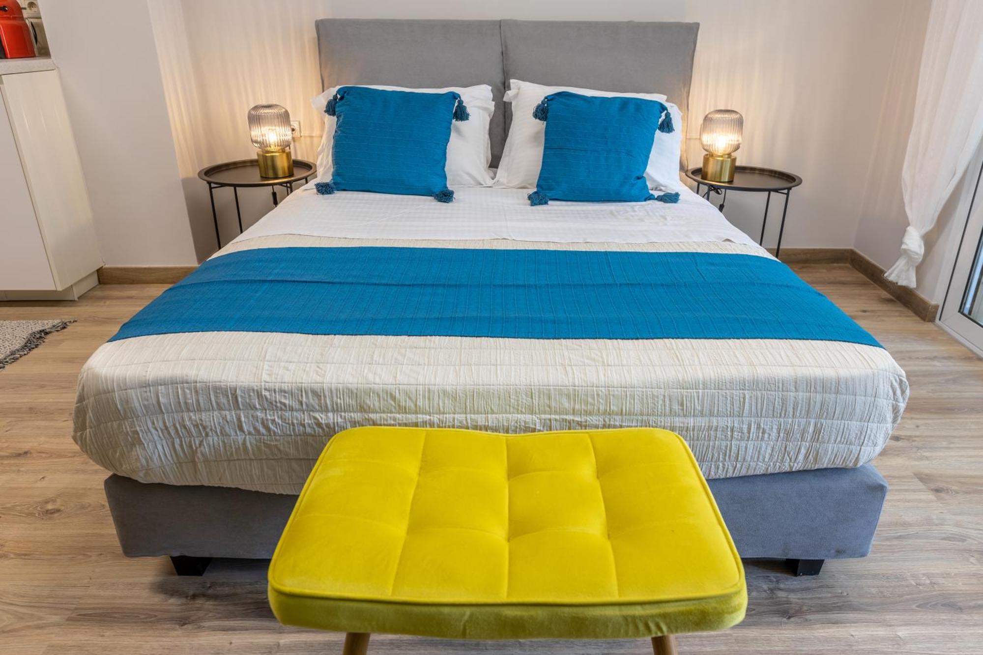 Athenian Sensations And In The Heart Of Apartment *