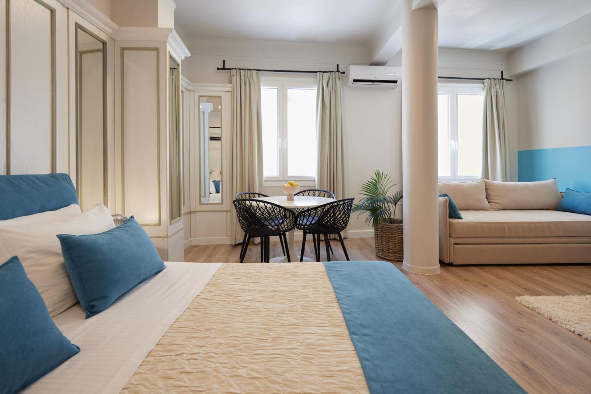Athenian Sensations And In The Heart Of Atene