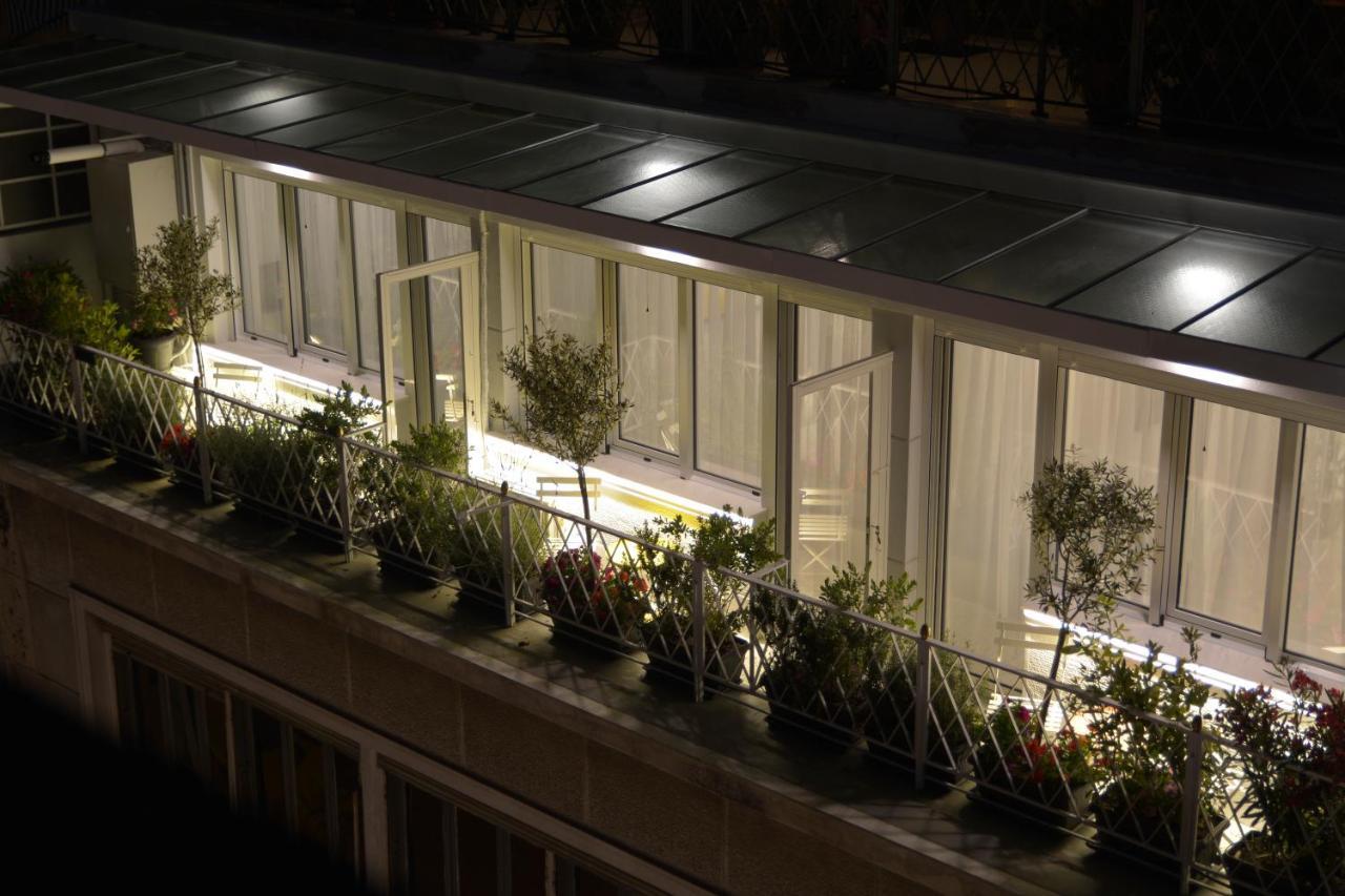 Athenian Sensations And In The Heart Of * Athen
