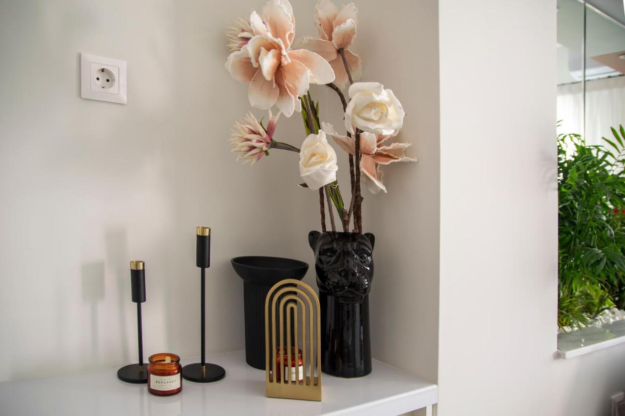 Athenian Sensations And In The Heart Of Apartment *